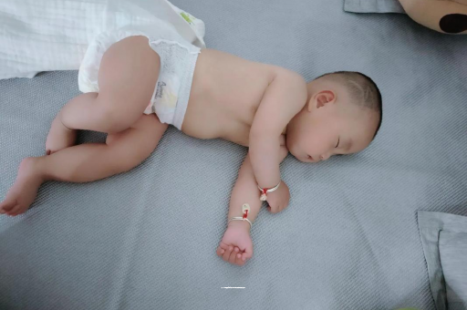 顺德三个月宝宝抬头不稳